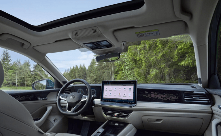 Съвременна инфотеймънт система и управление във VW Passat Variant