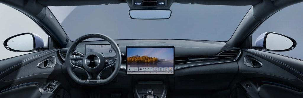 Интериор и инфотеймънт система на BYD Seal